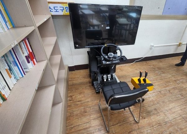 2024-06-11_Supplied High school forklift PC simulator.jpg